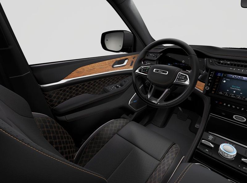 New 2027 Jeep Grand Cherokee L Summit 4x4Image 8