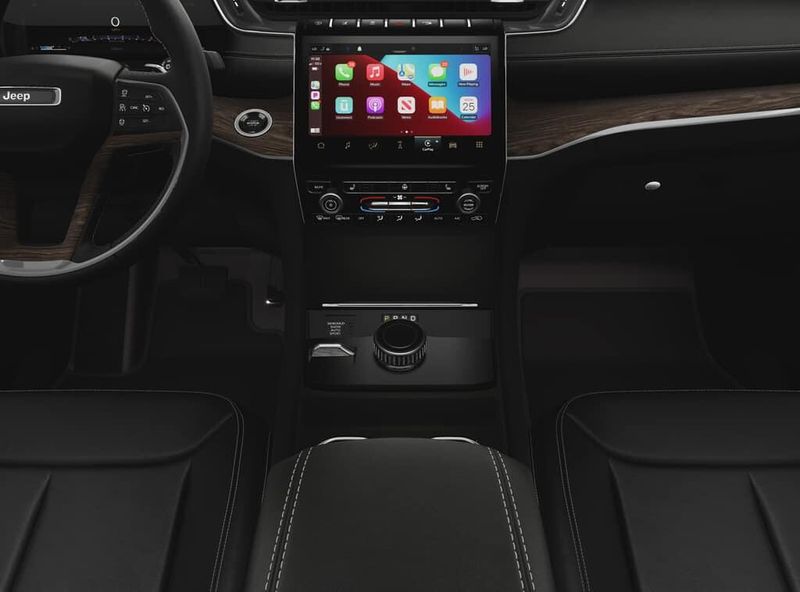 2023 Jeep Grand Cherokee L Limited 4x4Image 5