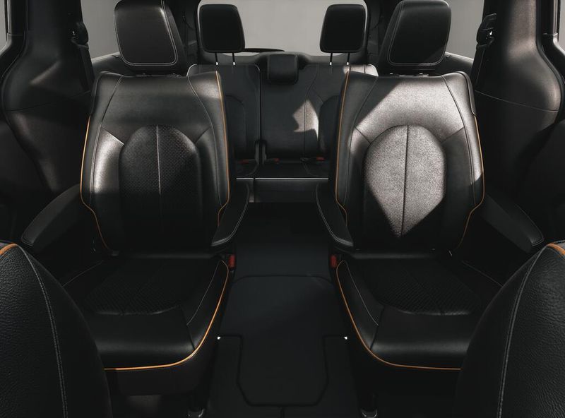 New 2027 Chrysler Pacifica Limited AwdImage 3