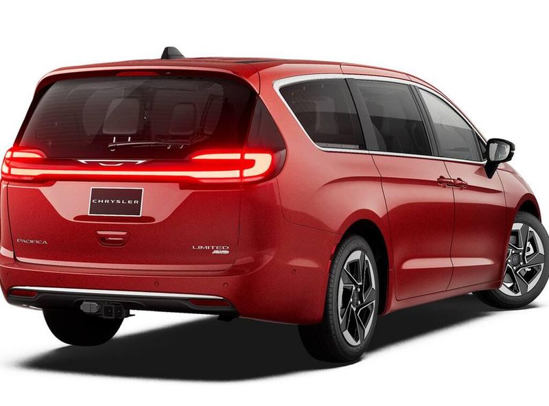New 2027 Chrysler Pacifica Limited AwdImage 2
