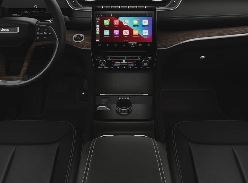 2025 Jeep Grand Cherokee L Limited 4x4Image 5