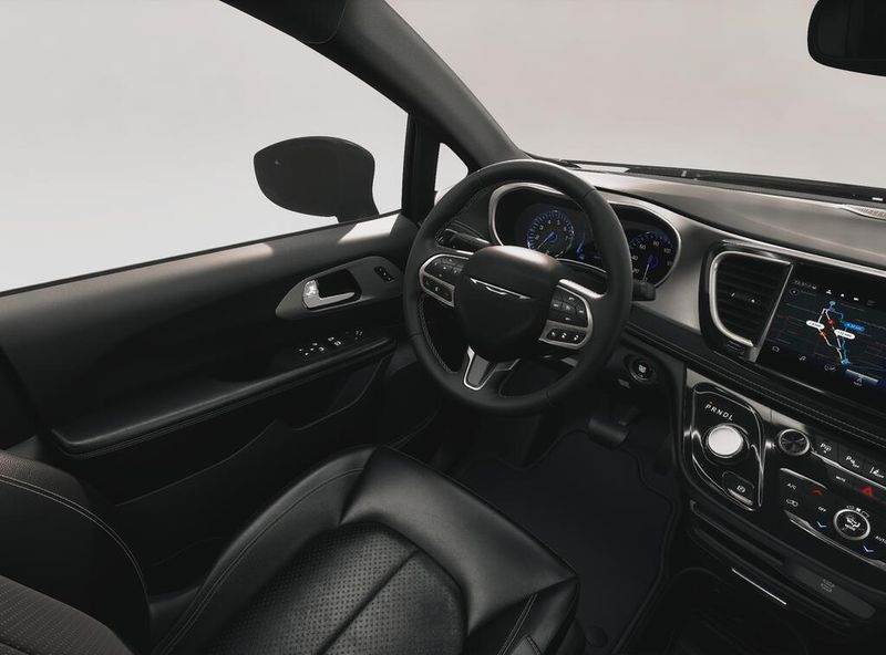 New 2027 Chrysler Pacifica SelectImage 8