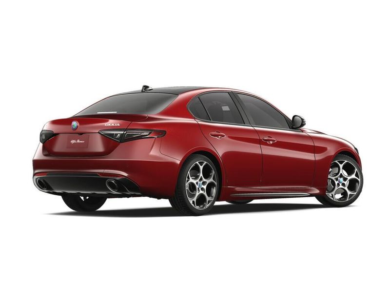 New 2025 Alfa Romeo Giulia AwdImage 2