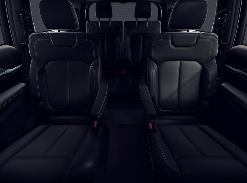 New 2026 Jeep Grand Cherokee L Limited Reserve 4x4Image 3