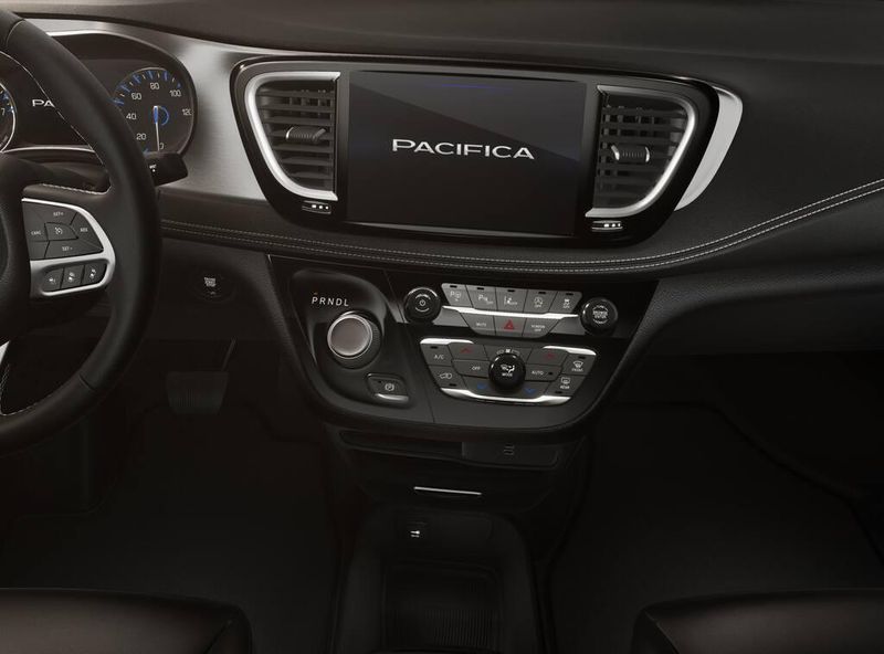 2026 Chrysler Pacifica photo 3