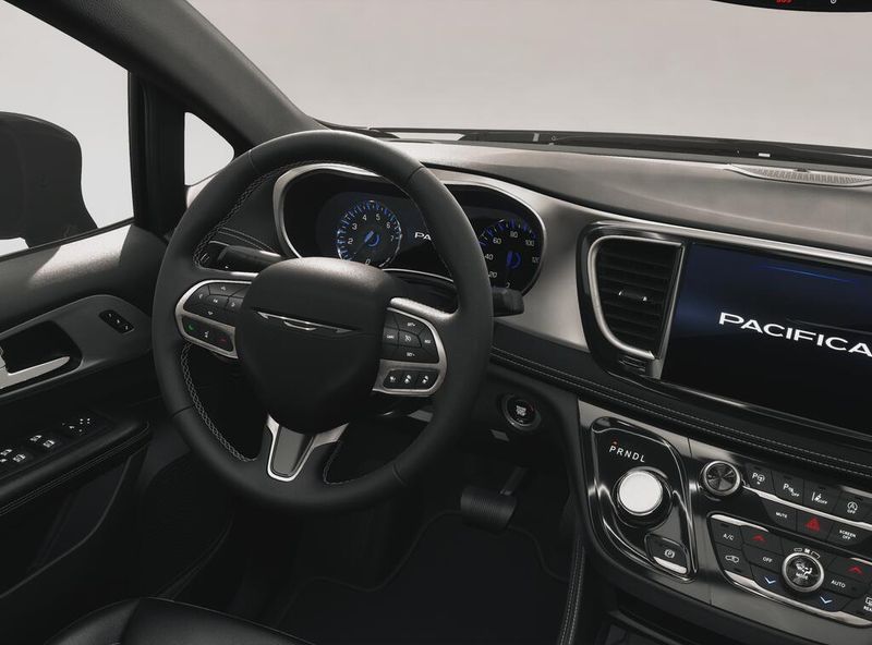 New 2027 Chrysler Pacifica Limited AwdImage 9