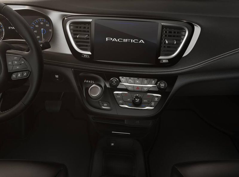 2026 Chrysler Pacifica photo 3