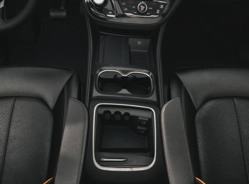 New 2027 Chrysler Pacifica Limited AwdImage 4