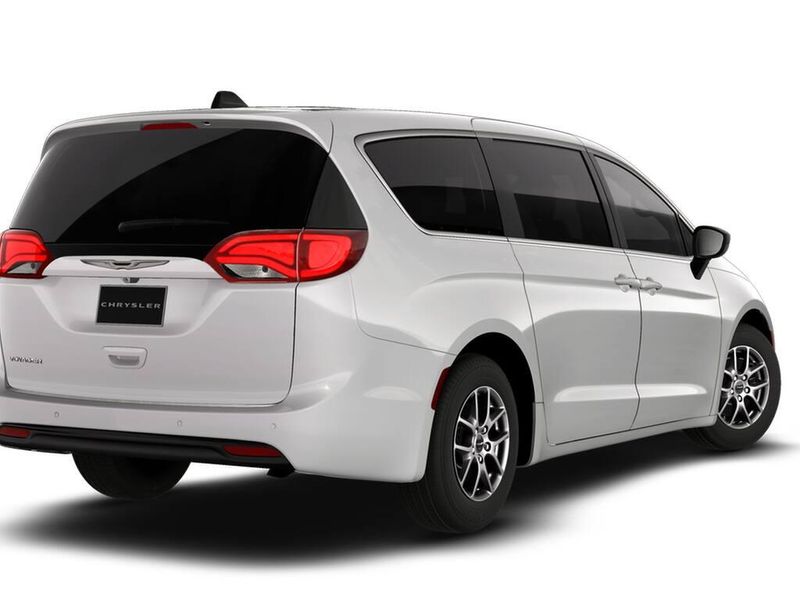 New 2026 Chrysler Voyager LxImage 2