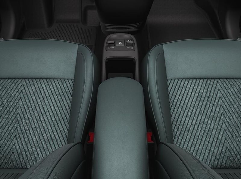 2025 Fiat 500e Giorgio Armani Limited EditionImage 4