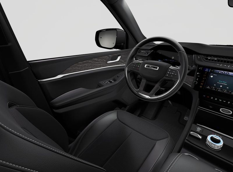 New 2027 Jeep Grand Cherokee Laredo Altitude 4x4Image 8