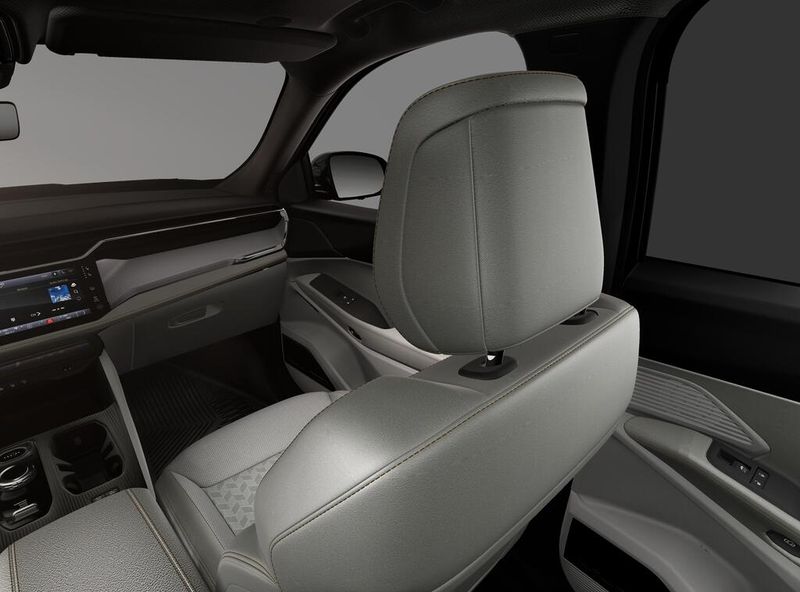 New 2026 Jeep Cherokee Overland 4x4Image 7