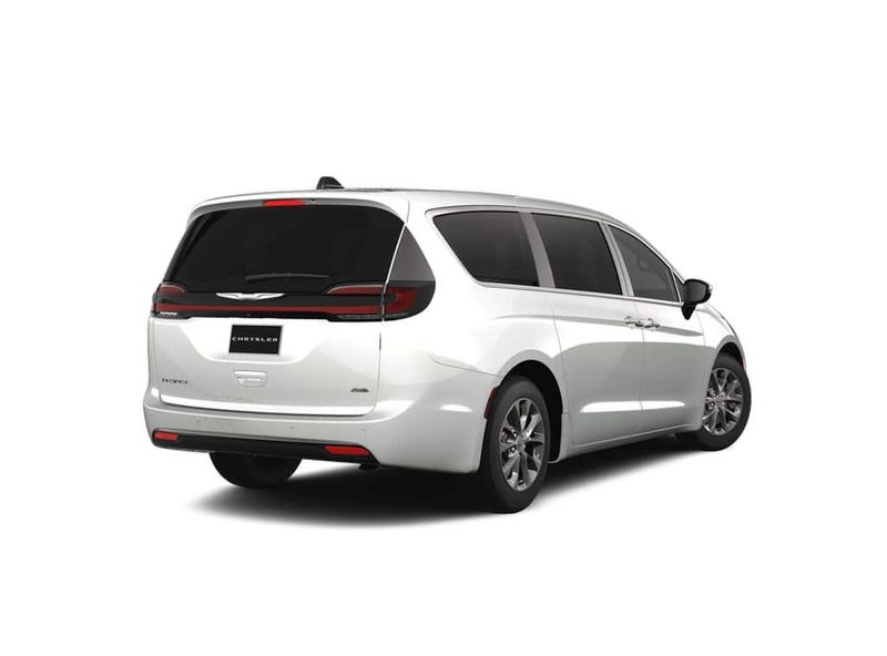2025 Chrysler Pacifica SELECT AWDImage 2