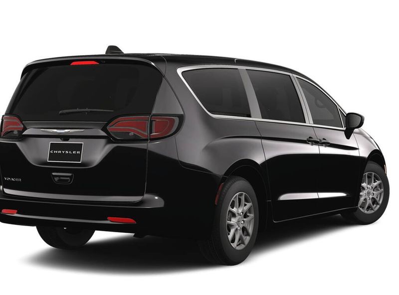 2025 Chrysler Voyager LXImage 2