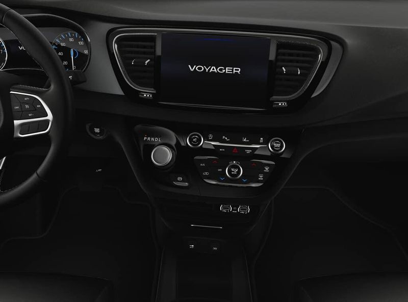 2025 Chrysler Voyager LxImage 5