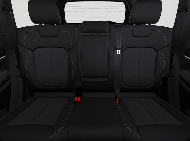 New 2027 Jeep Grand Cherokee Laredo 4x2Image 3
