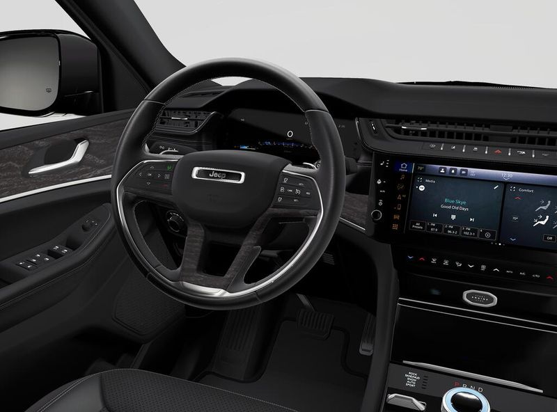 New 2027 Jeep Grand Cherokee Laredo Altitude 4x4Image 9