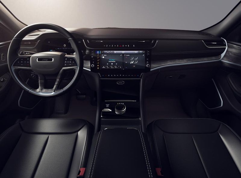 New 2026 Jeep Grand Cherokee L Limited Reserve 4x4Image 6