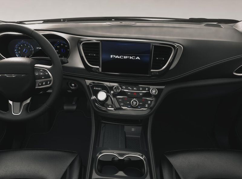 New 2027 Chrysler Pacifica Limited AwdImage 6
