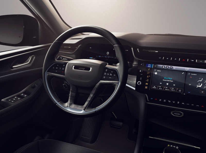 New 2026 Jeep Grand Cherokee Laredo Altitude 4x2