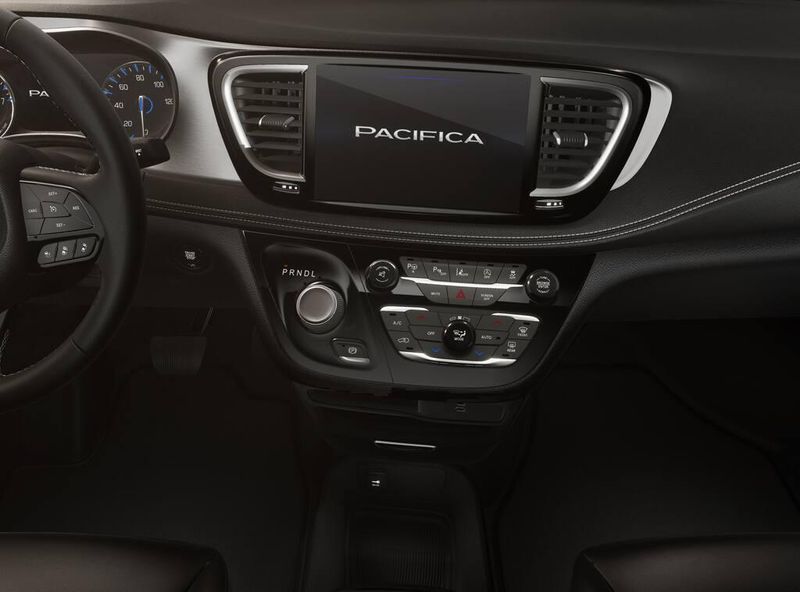 2026 Chrysler Pacifica photo 4