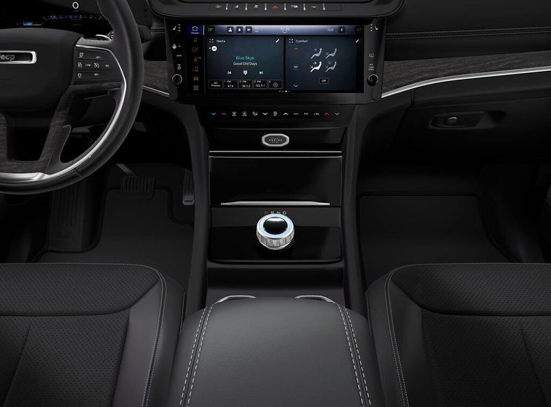 New 2027 Jeep Grand Cherokee L Laredo Altitude 4x2Image 5
