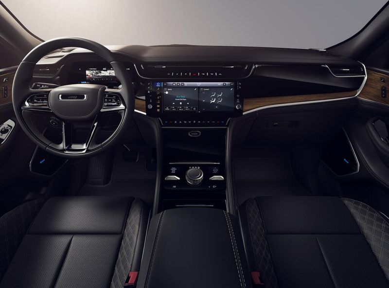 New 2026 Jeep Grand Cherokee L Summit 4x4Image 6