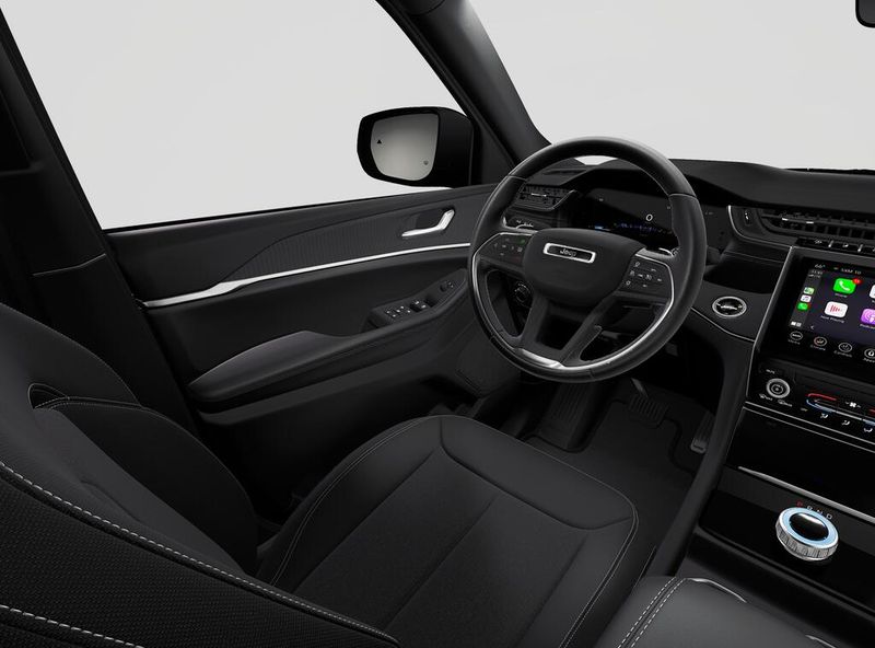 New 2027 Jeep Grand Cherokee Laredo 4x2Image 8