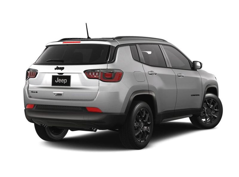 2025 Jeep Compass Latitude photo 2