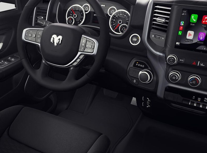 New 2027 RAM 1500 Express Crew Cab 4x2 5