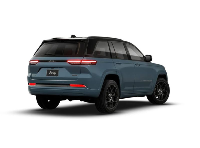 New 2026 Jeep Grand Cherokee Summit 4x4Image 2