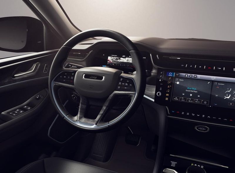 New 2026 Jeep Grand Cherokee Limited Reserve 4x4Image 9