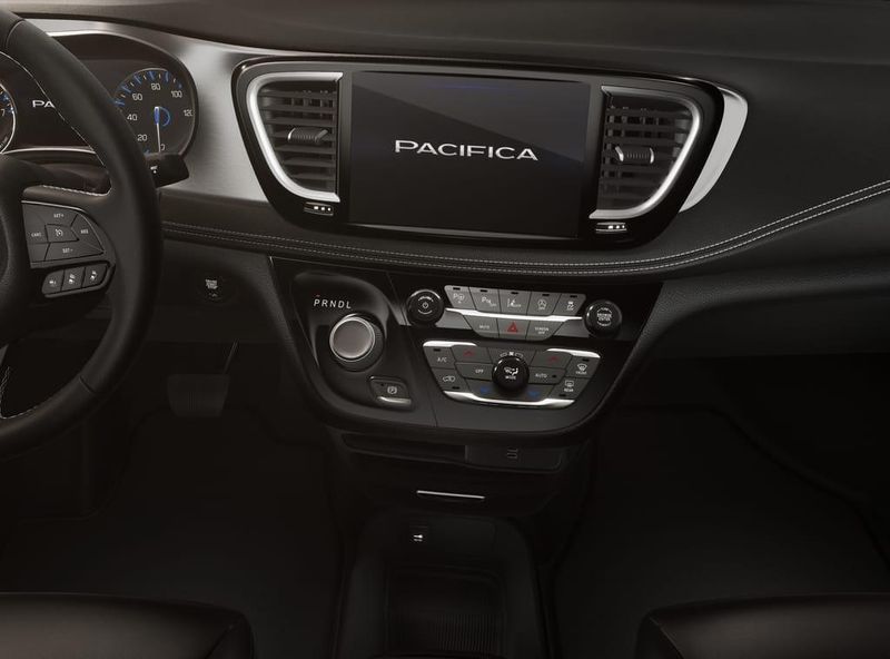 2026 Chrysler Pacifica photo 3