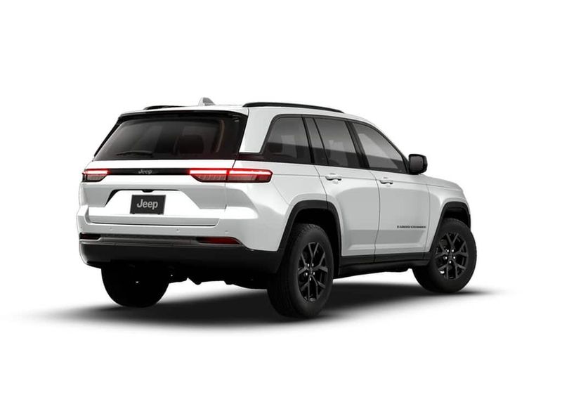 New 2026 Jeep Grand Cherokee Laredo Altitude 4x2
