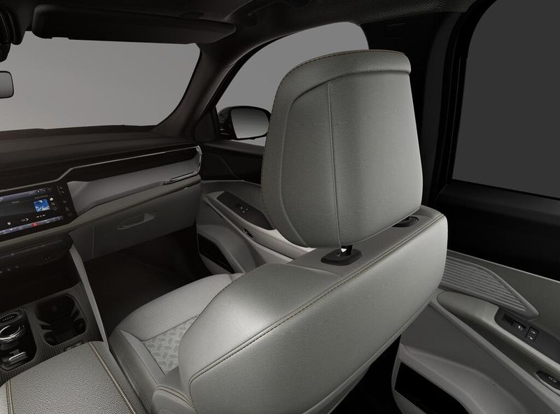 New 2026 Jeep Cherokee Overland 4x4Image 7