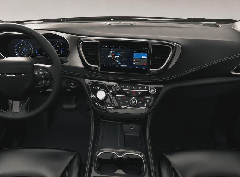 New 2027 Chrysler Pacifica Limited Awd