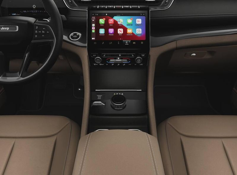 New 2025 Jeep Grand Cherokee Limited 4x4Image 5