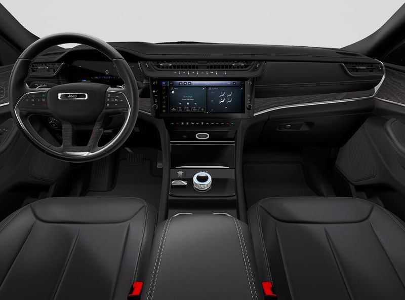 New 2027 Jeep Grand Cherokee Limited 4x4Image 6