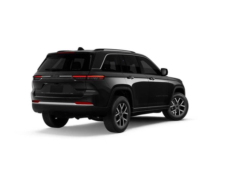 New 2027 Jeep Grand Cherokee Laredo 4x2Image 2