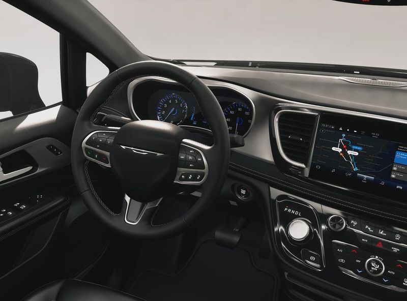 New 2027 Chrysler Pacifica SelectImage 9
