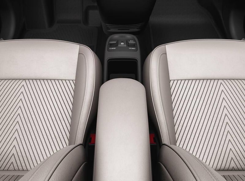 2025 Fiat 500e Giorgio Armani Limited EditionImage 4