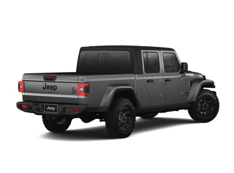 2025 Jeep Gladiator Willys photo 2