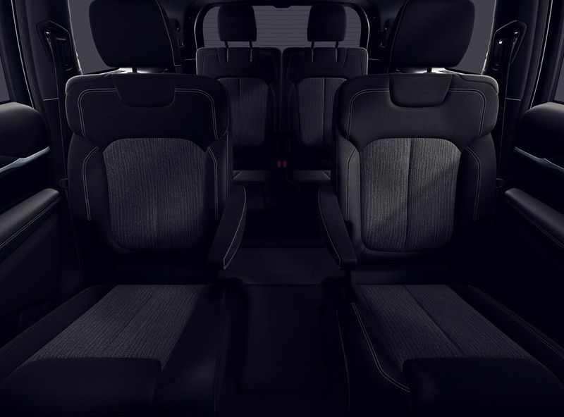 New 2026 Jeep Grand Cherokee L Laredo 4x2