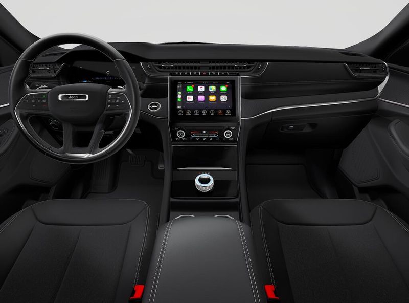 New 2027 Jeep Grand Cherokee Laredo 4x2Image 6