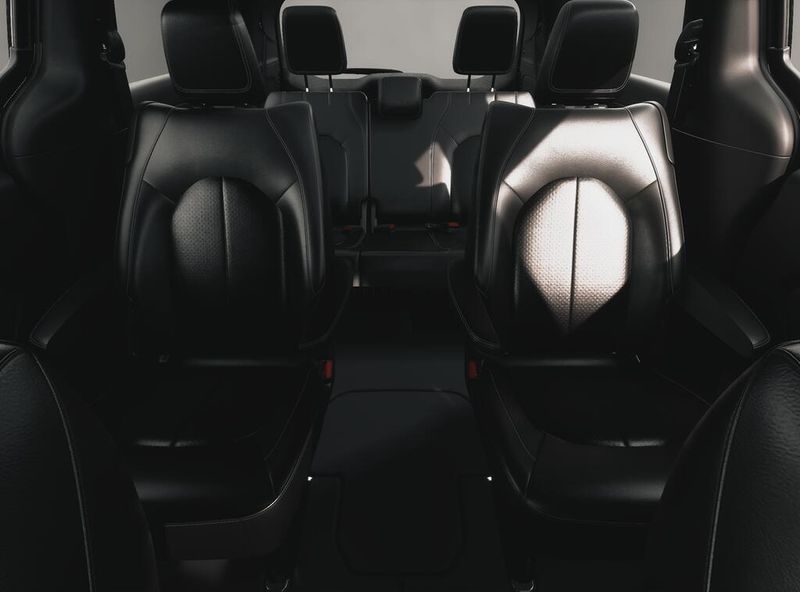 New 2027 Chrysler Pacifica SelectImage 3