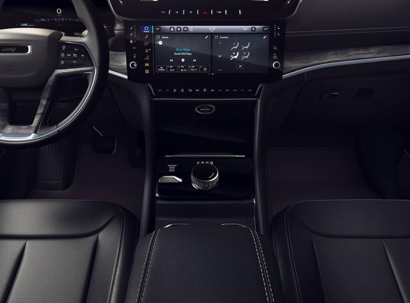 New 2026 Jeep Grand Cherokee Limited Reserve 4x4Image 5