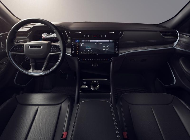 New 2026 Jeep Grand Cherokee L Limited Reserve 4x4Image 6