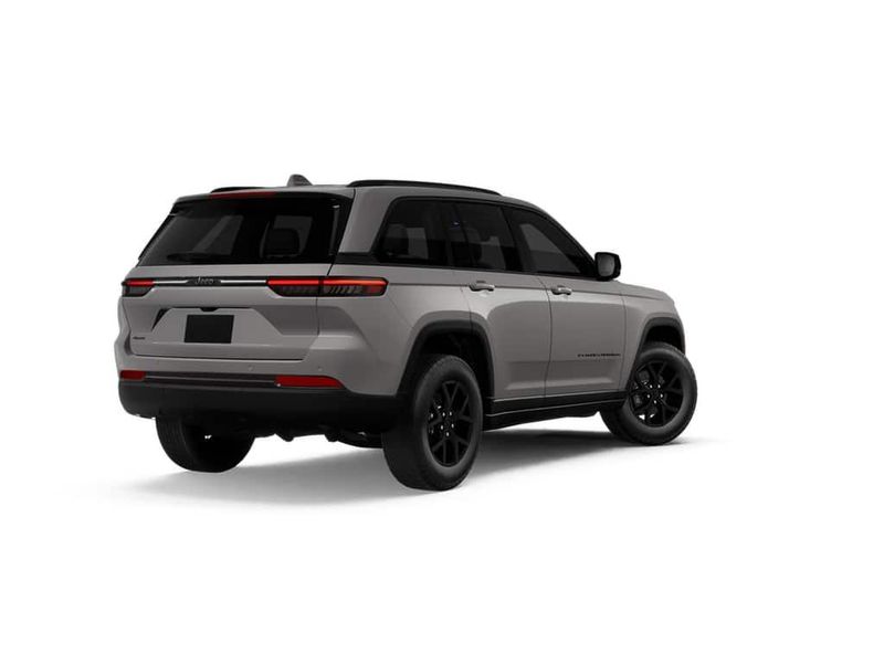 New 2027 Jeep Grand Cherokee Laredo Altitude 4x4Image 2