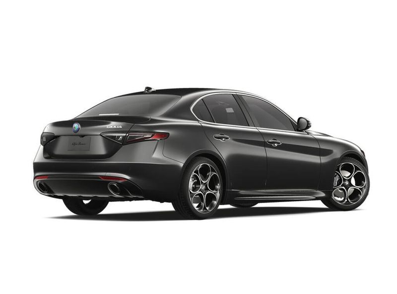 New 2025 Alfa Romeo Giulia AwdImage 2