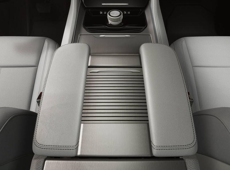 2026 Jeep Grand Wagoneer 4x2